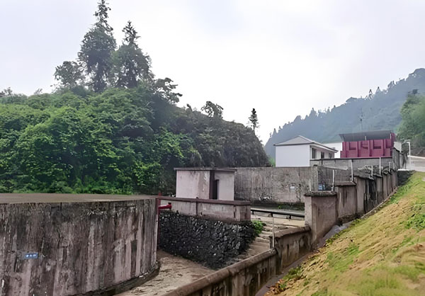 С��ˮ�S��ˮϵ�y(t��ng)�������ķN��ˮ�O(sh��)��̎��Ч����