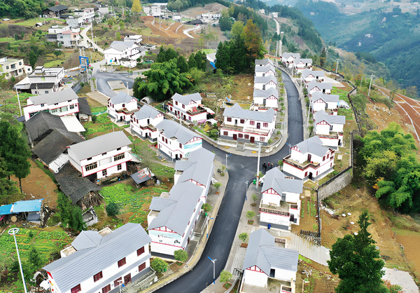 重慶農(nóng)村移民安置區(qū)供水保障工程村鎮(zhèn)水廠全套凈水設(shè)備廠家直銷