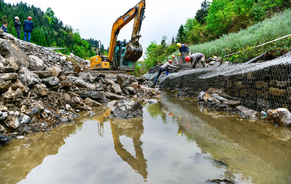 貴州遵義永樂片區(qū)農(nóng)村規(guī)?；┧こ桃惑w化凈水設(shè)備生產(chǎn)廠家直銷