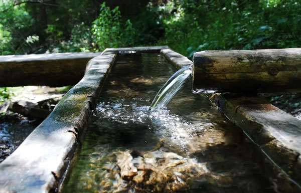 青海高寒地區(qū)的山區(qū)農村飲水用什么設備消毒殺菌？
